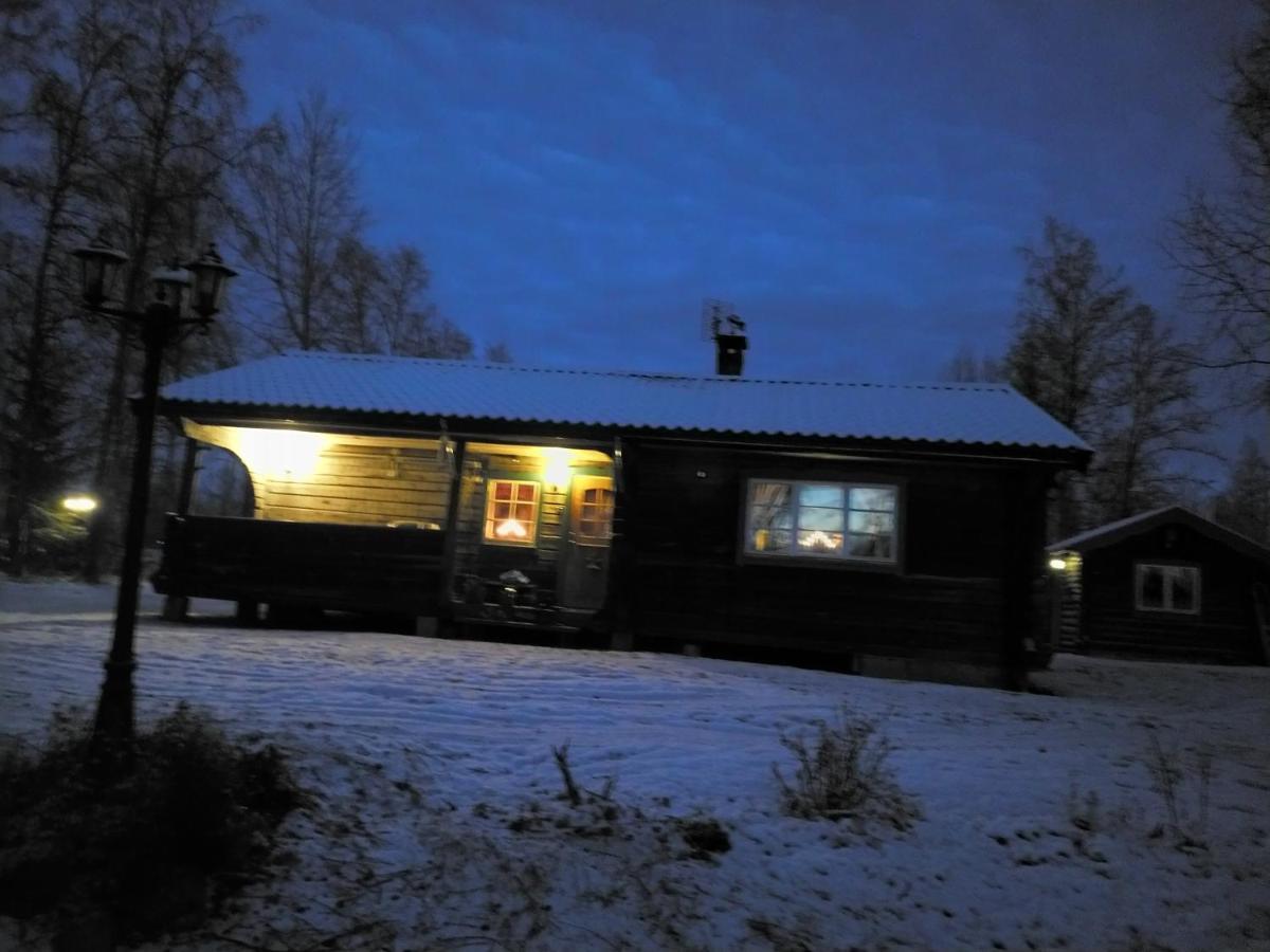 Mysig Timmerstuga Vid Sjoen Bjoerken 34 Roennsudden 格兰耶德 外观 照片